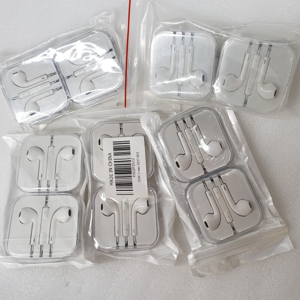 10 Pack Unbranded Wired InEar Earphones lot. 3.5mm Headphone Jack & Storage Case